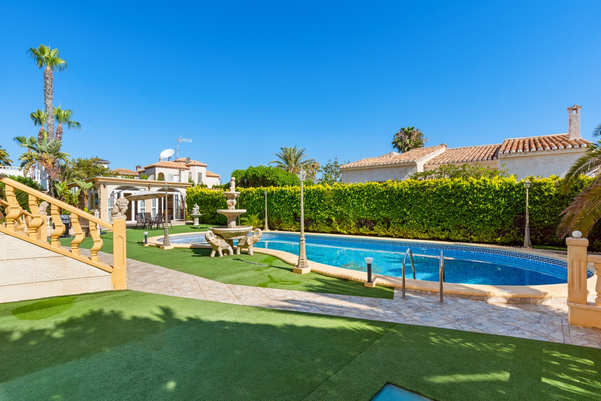 6 Bed Townhouse for sale in Playa Flamenca Costa Blanca, Alicante, Spain