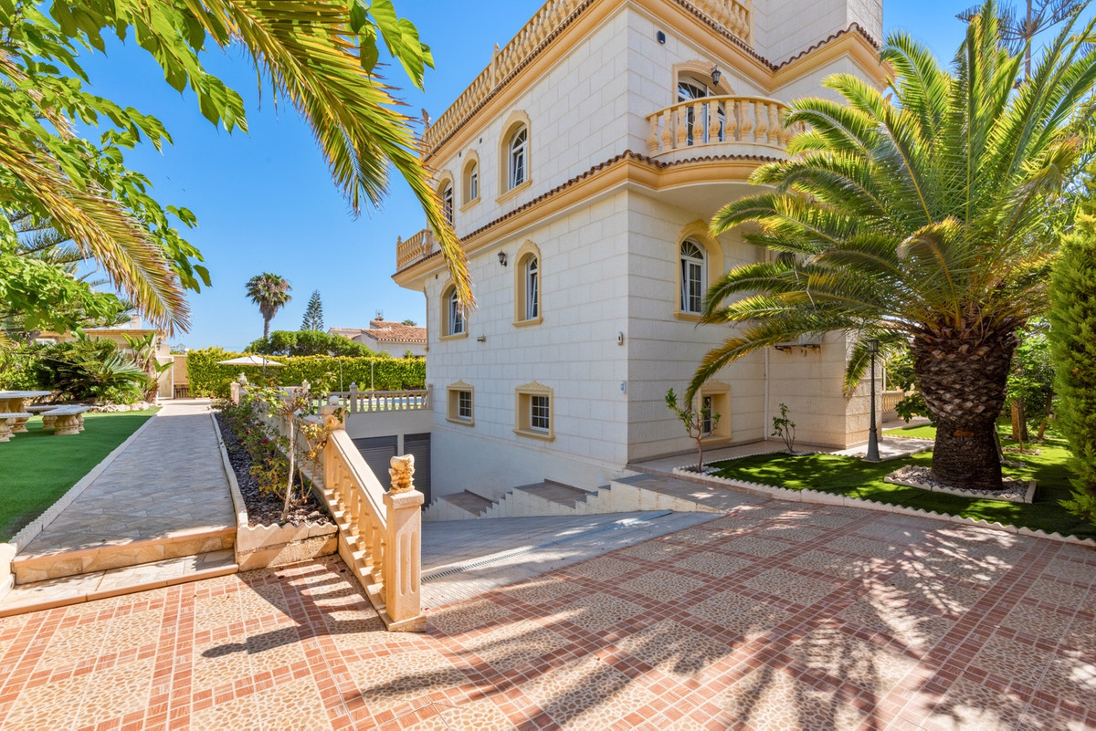 6 Bed Townhouse for sale in Playa Flamenca Costa Blanca, Alicante, Spain