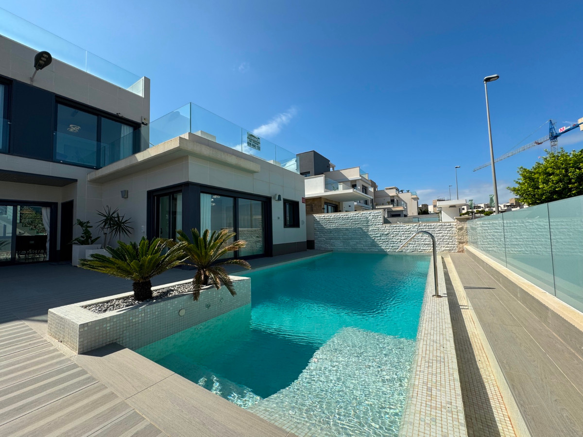 5 Bed Townhouse for sale in San Miguel De Salinas Costa Blanca, Alicante, Spain