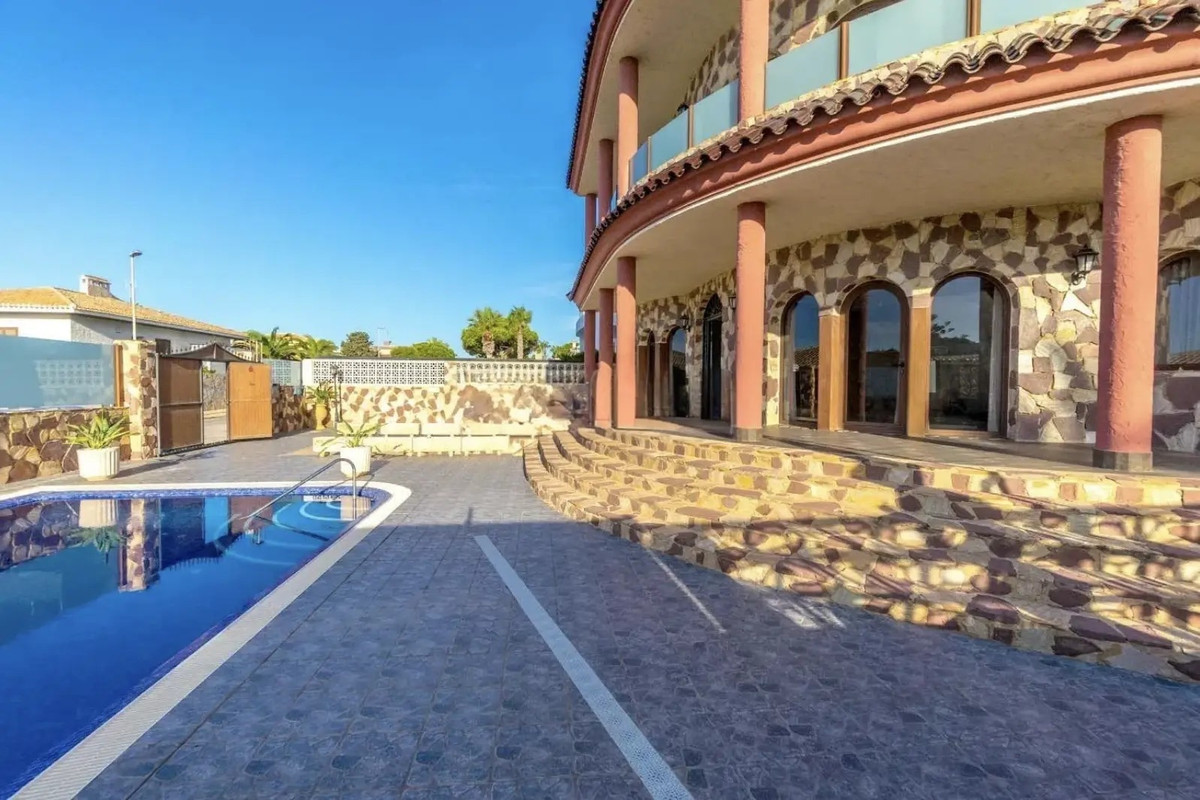 4 Bed Townhouse for sale in La Zenia Costa Blanca, Alicante, Spain