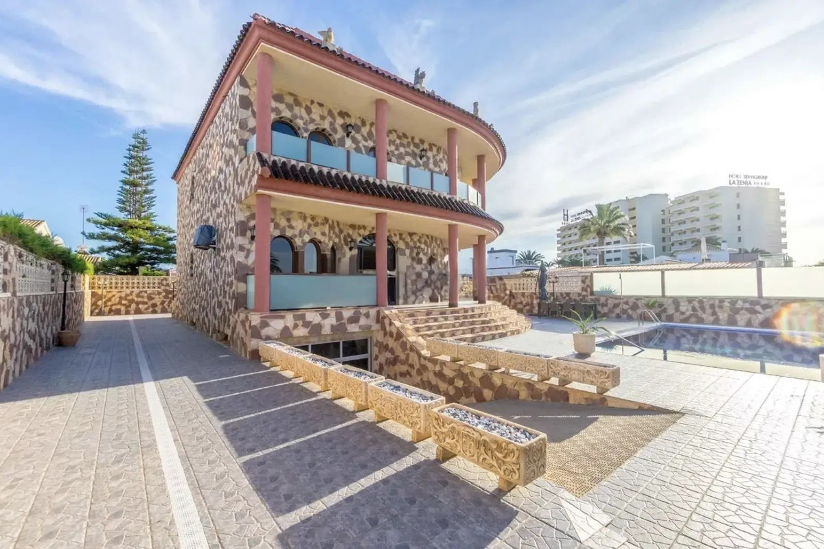 4 Bed Townhouse for sale in La Zenia Costa Blanca, Alicante, Spain