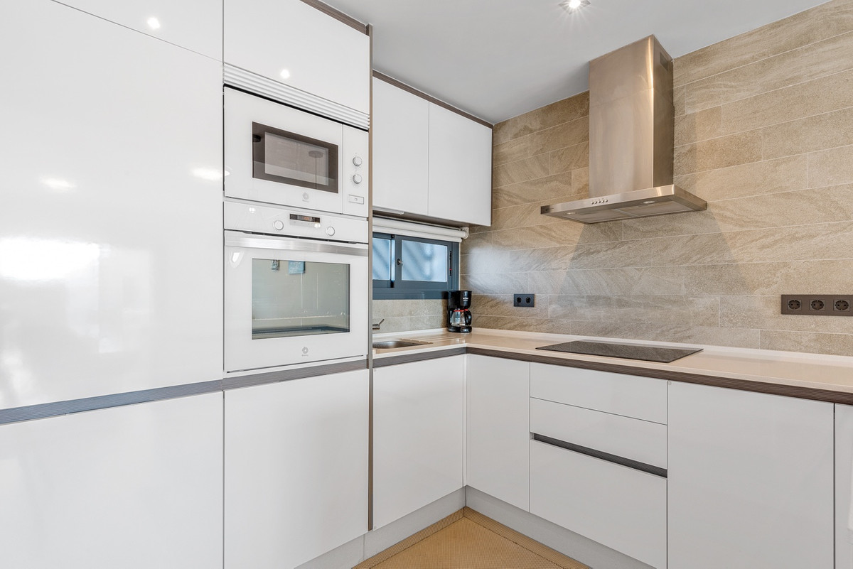 2 Bed Apartment for sale in Urbanización El Raso Costa Blanca, Alicante, Spain