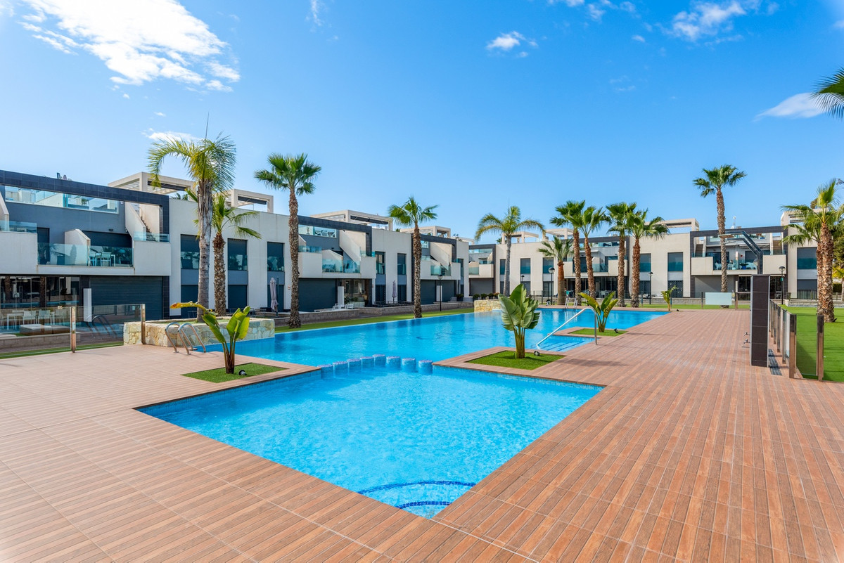 2 Bed Apartment for sale in Urbanización El Raso Costa Blanca, Alicante, Spain