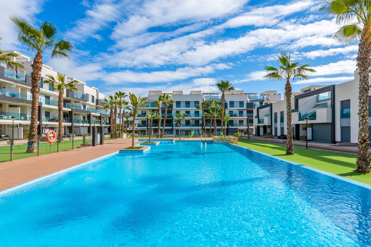 2 Bed Apartment for sale in Urbanización El Raso Costa Blanca, Alicante, Spain
