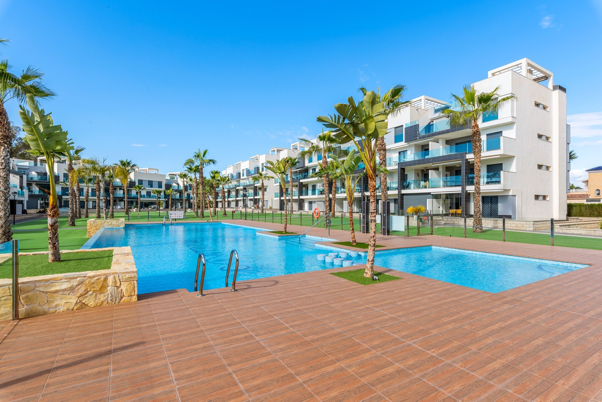 2 Bed Apartment for sale in Urbanización El Raso Costa Blanca, Alicante, Spain