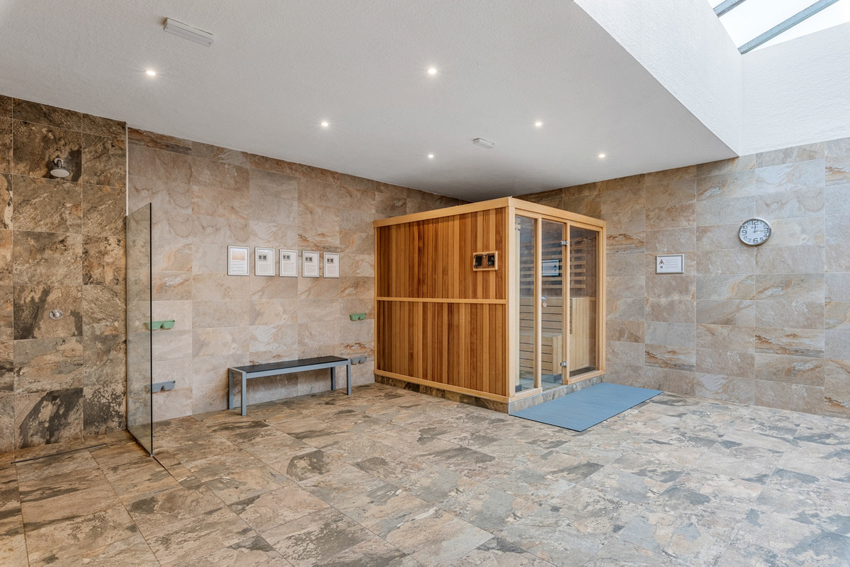 2 Bed Apartment for sale in Urbanización El Raso Costa Blanca, Alicante, Spain