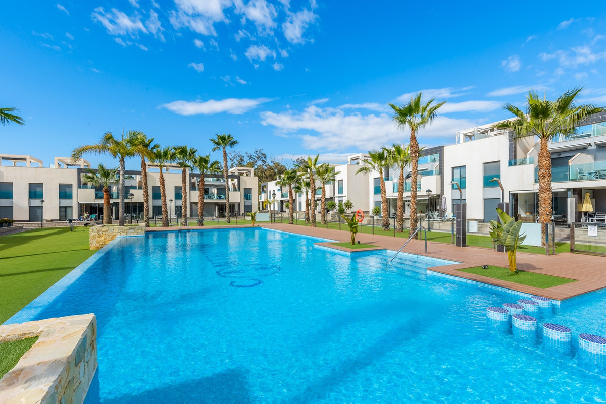 2 Bed Apartment for sale in Urbanización El Raso Costa Blanca, Alicante, Spain