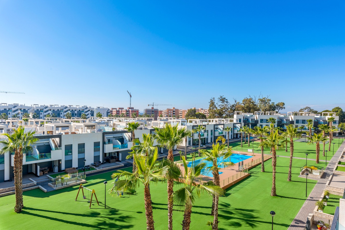 2 Bed Apartment for sale in Urbanización El Raso Costa Blanca, Alicante, Spain
