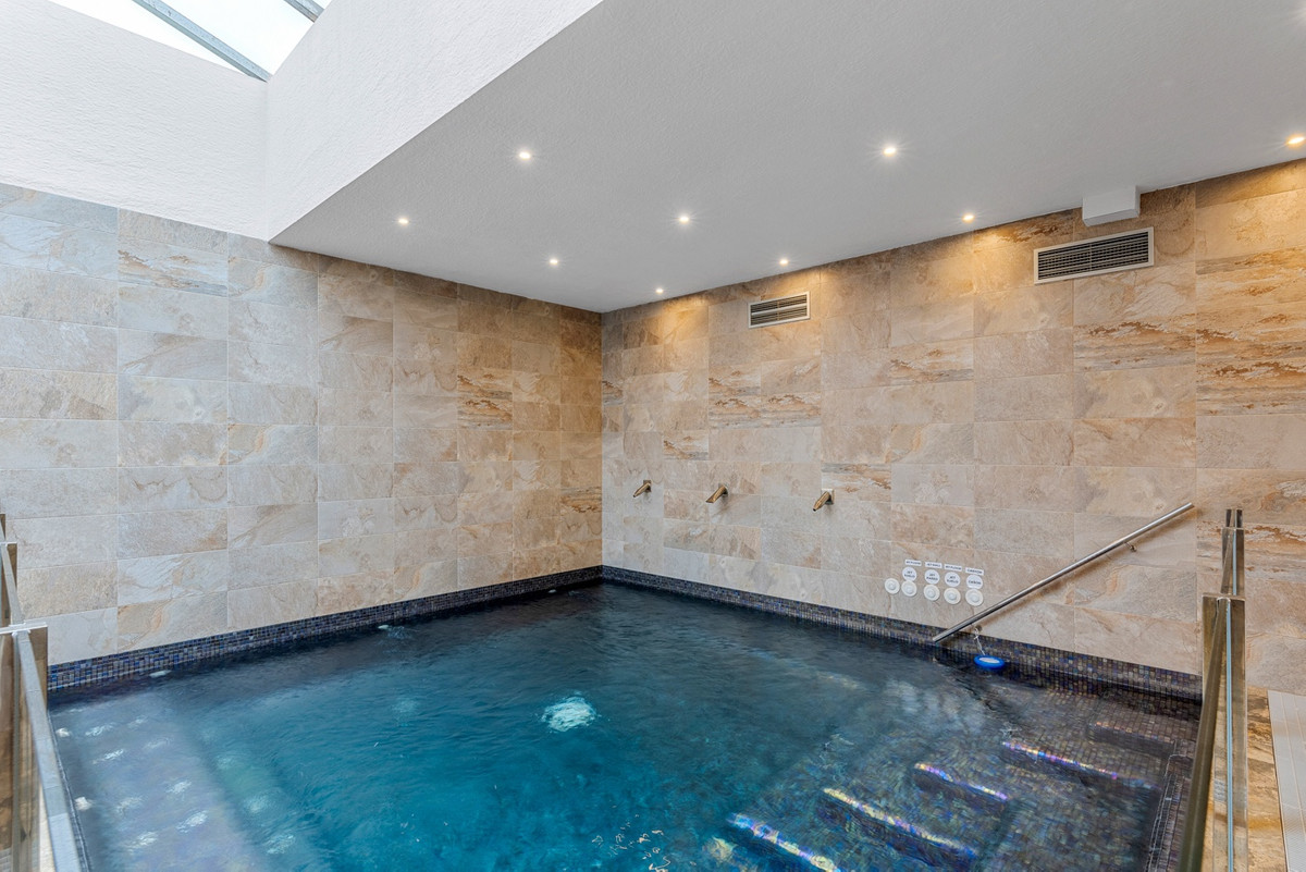 2 Bed Apartment for sale in Urbanización El Raso Costa Blanca, Alicante, Spain