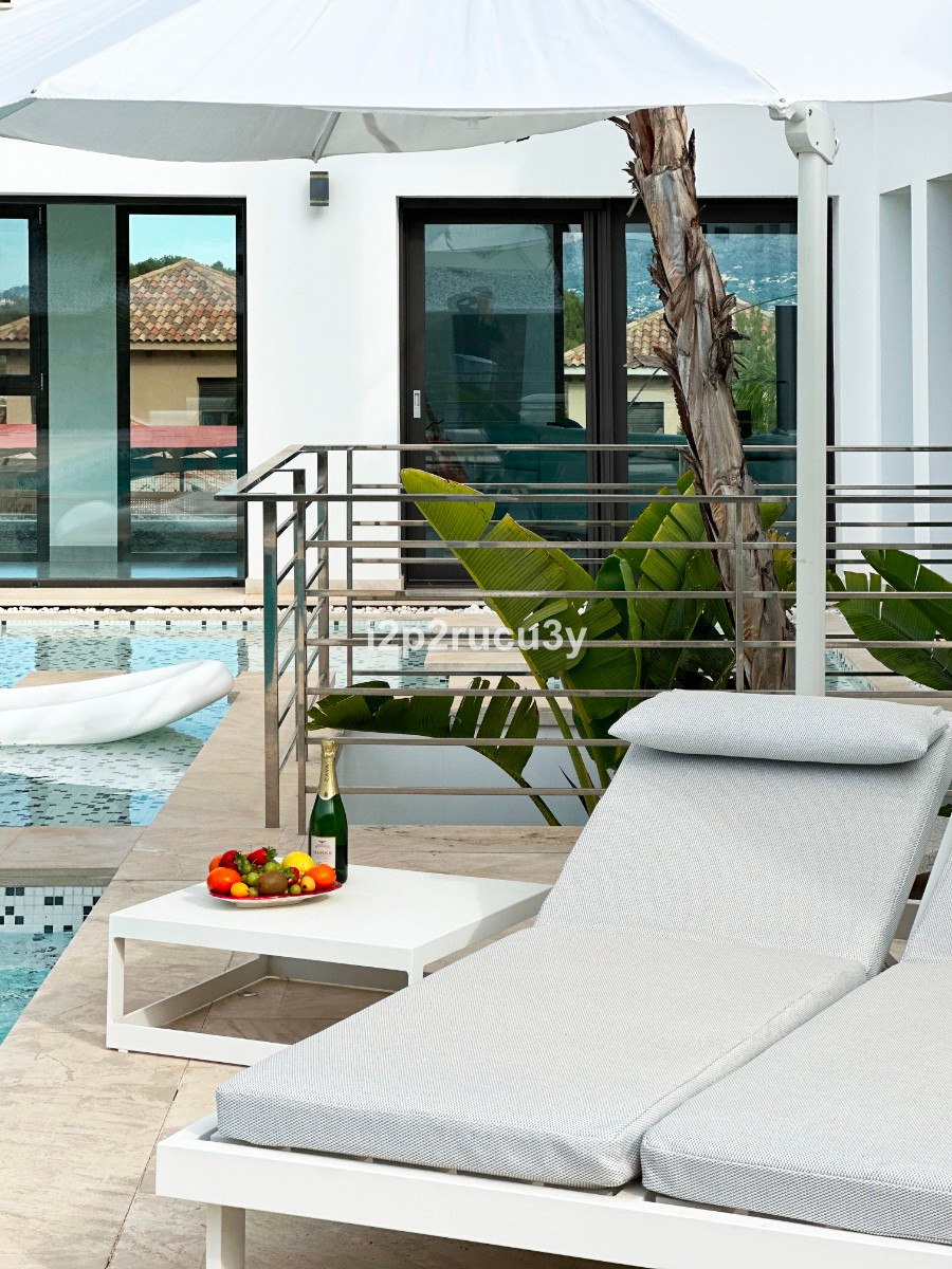 5 Bed Townhouse for sale in Javea Costa Blanca, Alicante, Spain