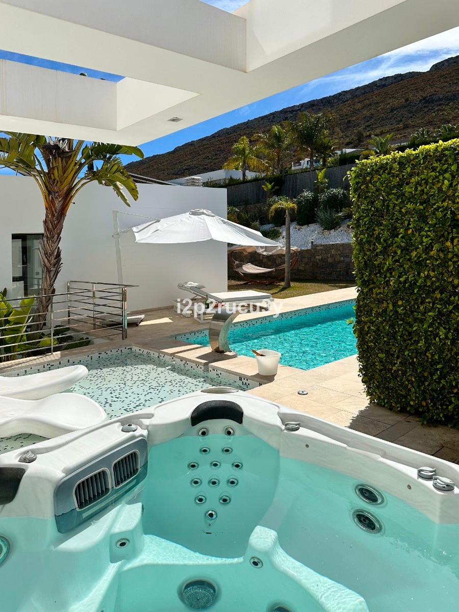 5 Bed Townhouse for sale in Javea Costa Blanca, Alicante, Spain