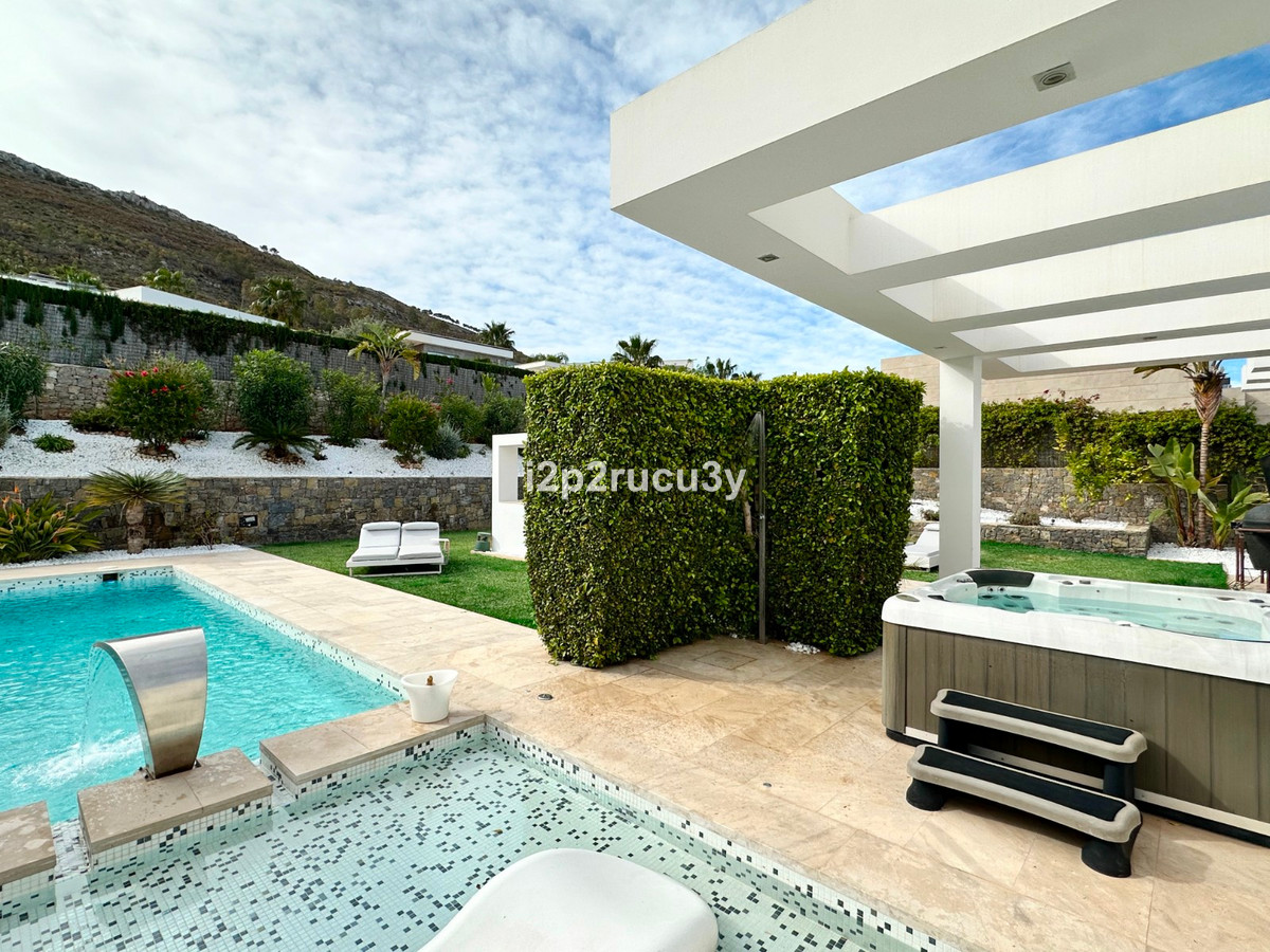 5 Bed Townhouse for sale in Javea Costa Blanca, Alicante, Spain