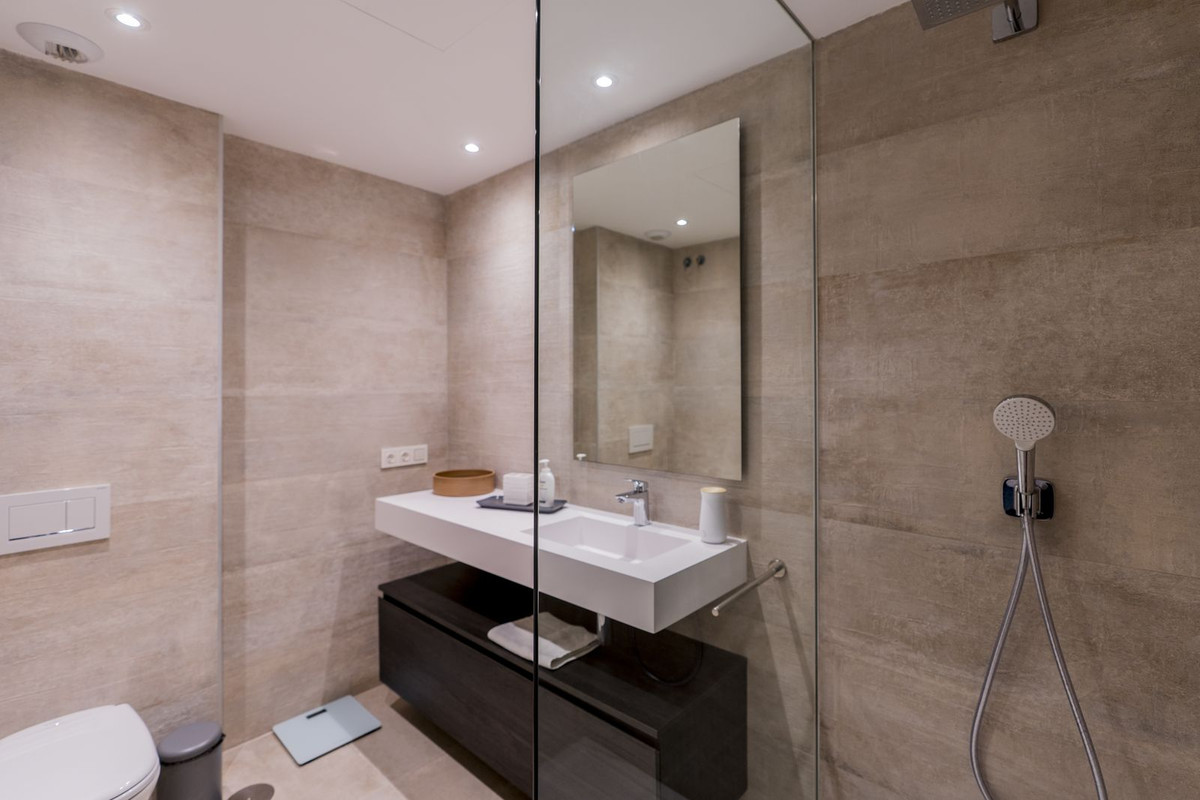 2 Bed Apartment for sale in Estepona Costa Del Sol, Málaga, Spain