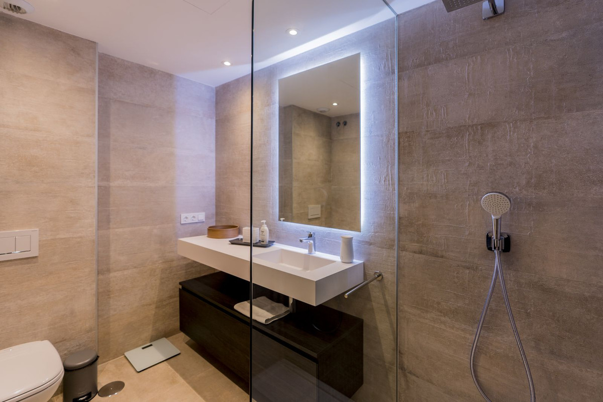 2 Bed Apartment for sale in Estepona Costa Del Sol, Málaga, Spain