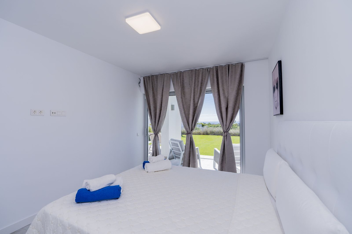 2 Bed Apartment for sale in Estepona Costa Del Sol, Málaga, Spain