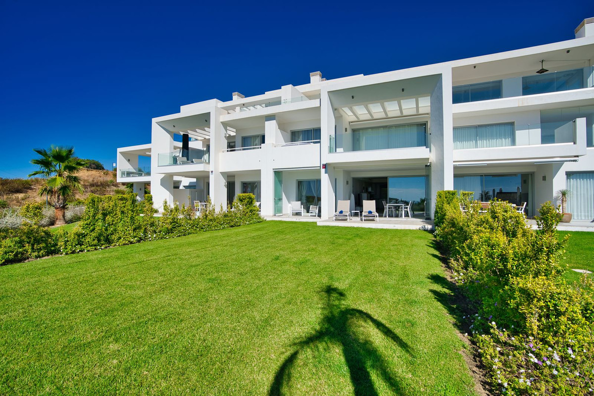 2 Bed Apartment for sale in Estepona Costa Del Sol, Málaga, Spain