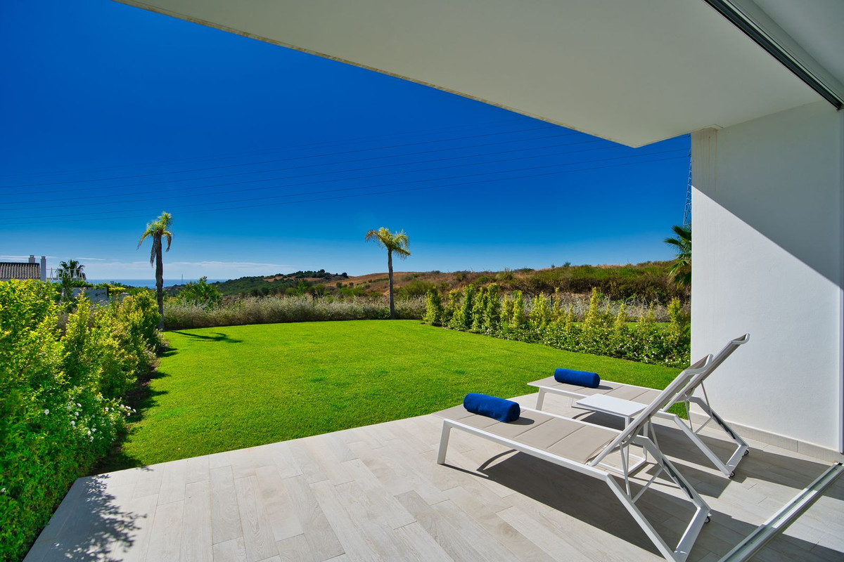 2 Bed Apartment for sale in Estepona Costa Del Sol, Málaga, Spain