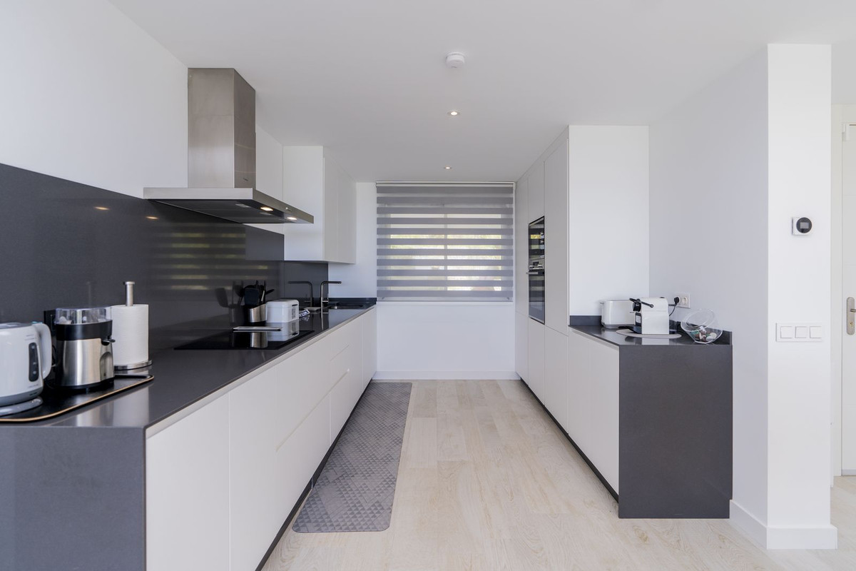 2 Bed Apartment for sale in Estepona Costa Del Sol, Málaga, Spain