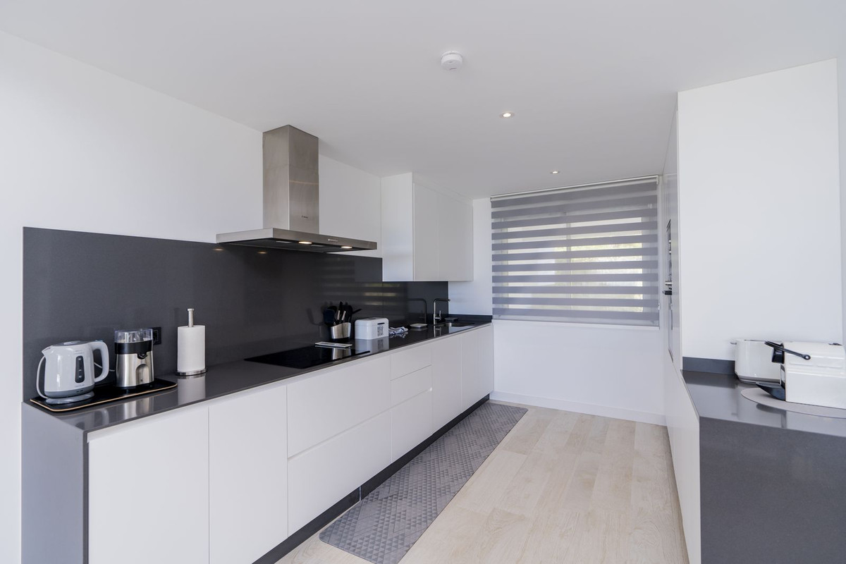 2 Bed Apartment for sale in Estepona Costa Del Sol, Málaga, Spain