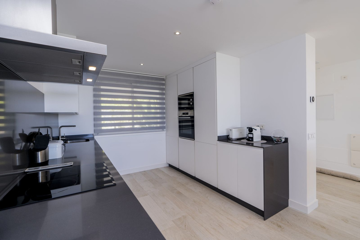 2 Bed Apartment for sale in Estepona Costa Del Sol, Málaga, Spain