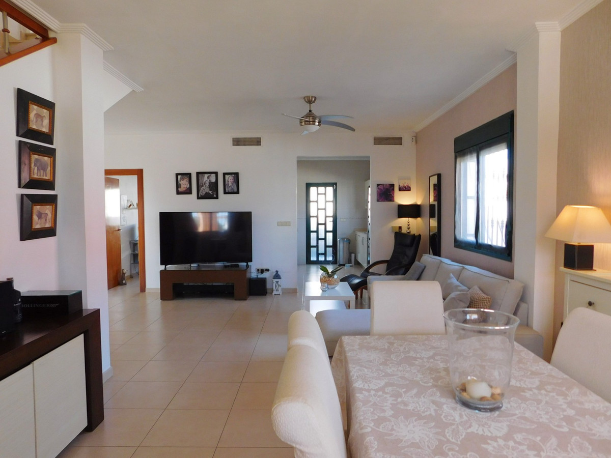 Se vende Villa - Chalet de 4 dormitorios en Costa Blanca, Alicante, España