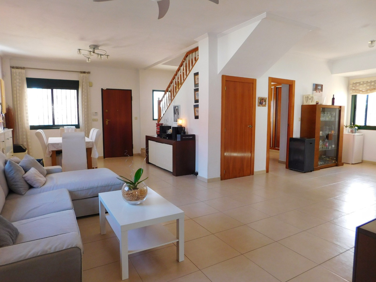 Se vende Villa - Chalet de 4 dormitorios en Costa Blanca, Alicante, España