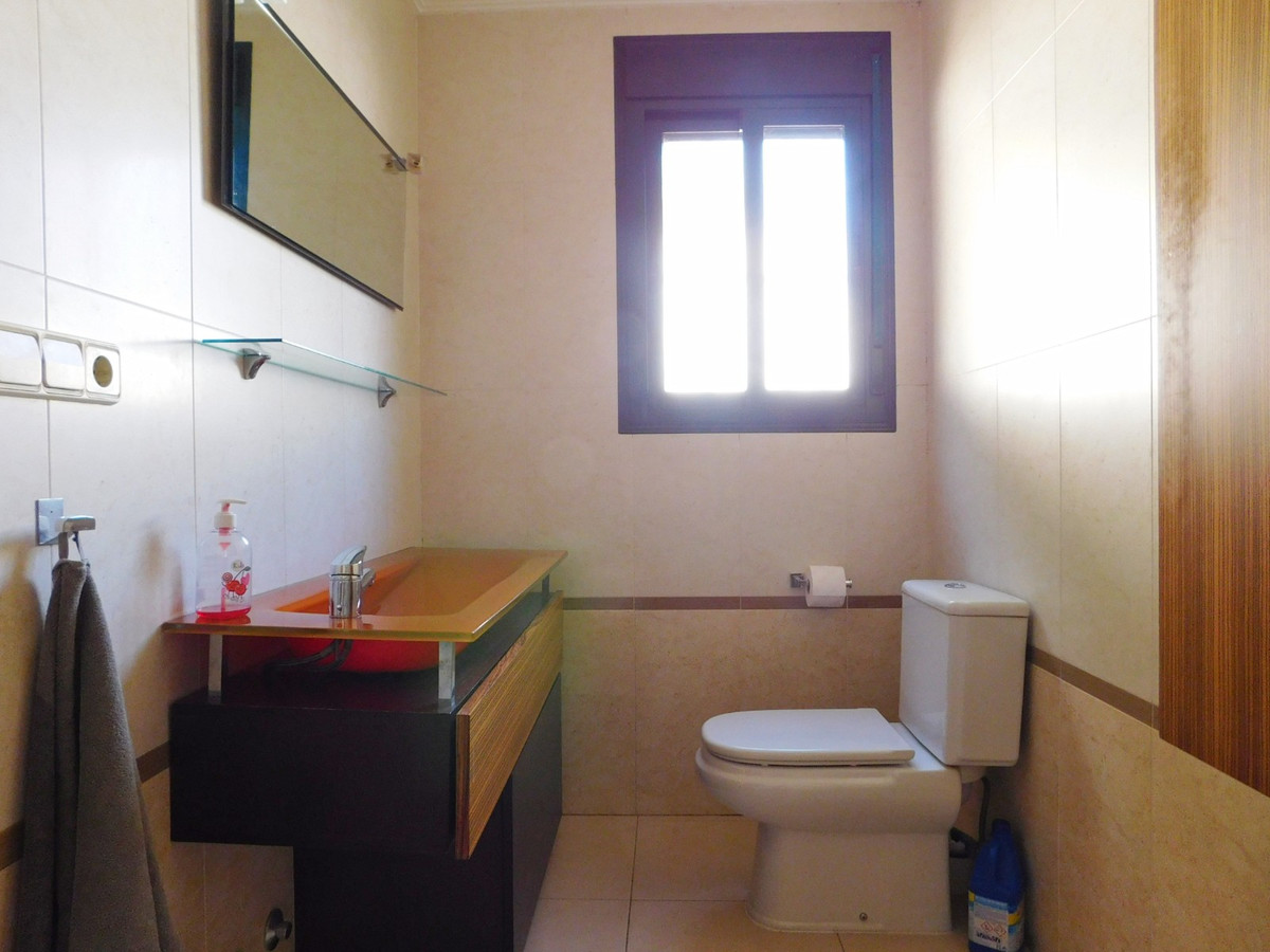 Se vende Villa - Chalet de 4 dormitorios en Costa Blanca, Alicante, España