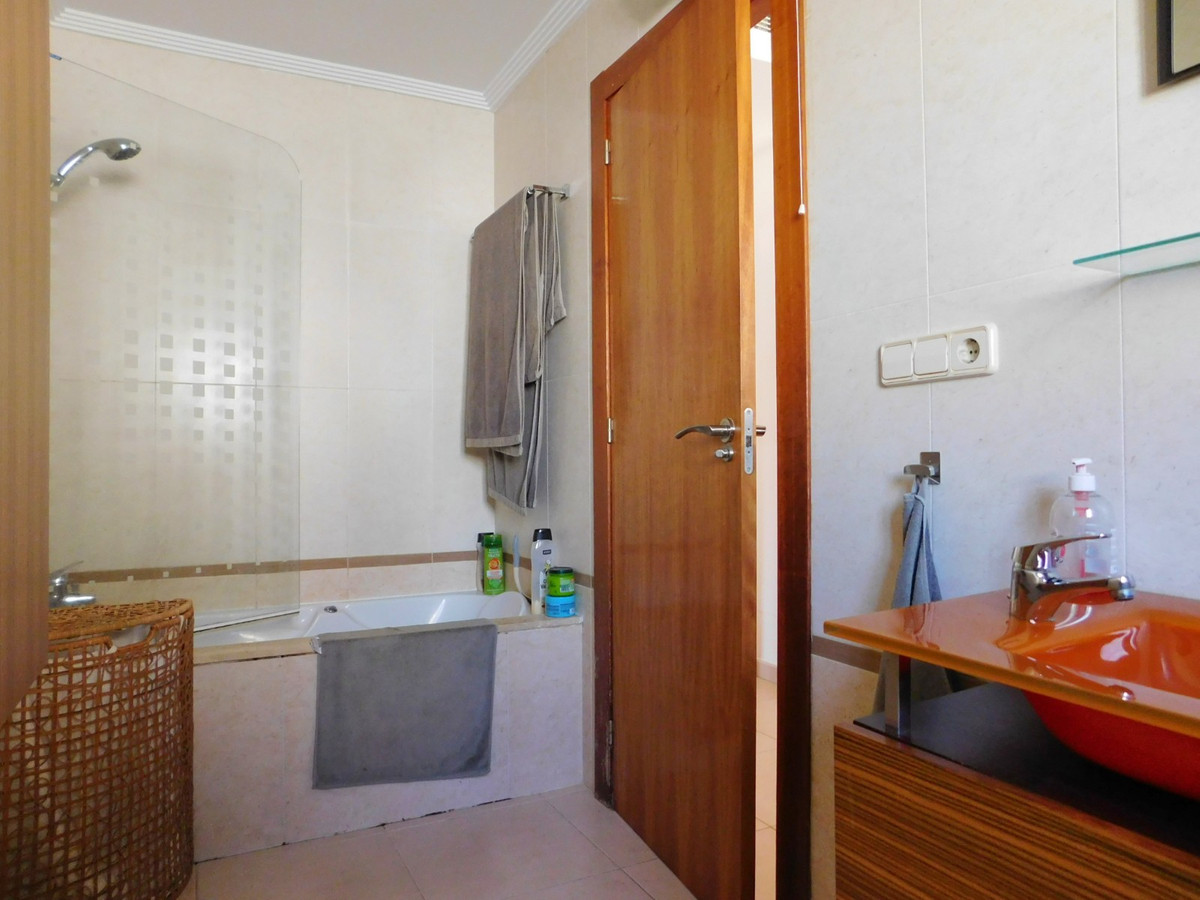 Se vende Villa - Chalet de 4 dormitorios en Costa Blanca, Alicante, España