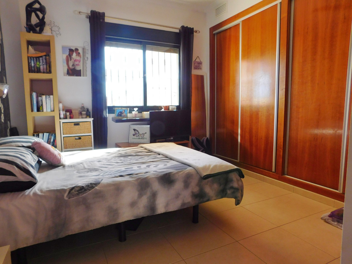 Se vende Villa - Chalet de 4 dormitorios en Costa Blanca, Alicante, España