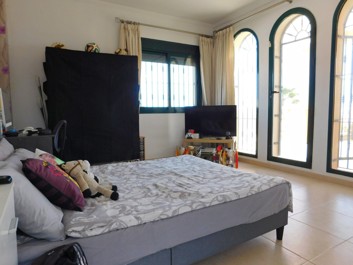 Se vende Villa - Chalet de 4 dormitorios en Costa Blanca, Alicante, España