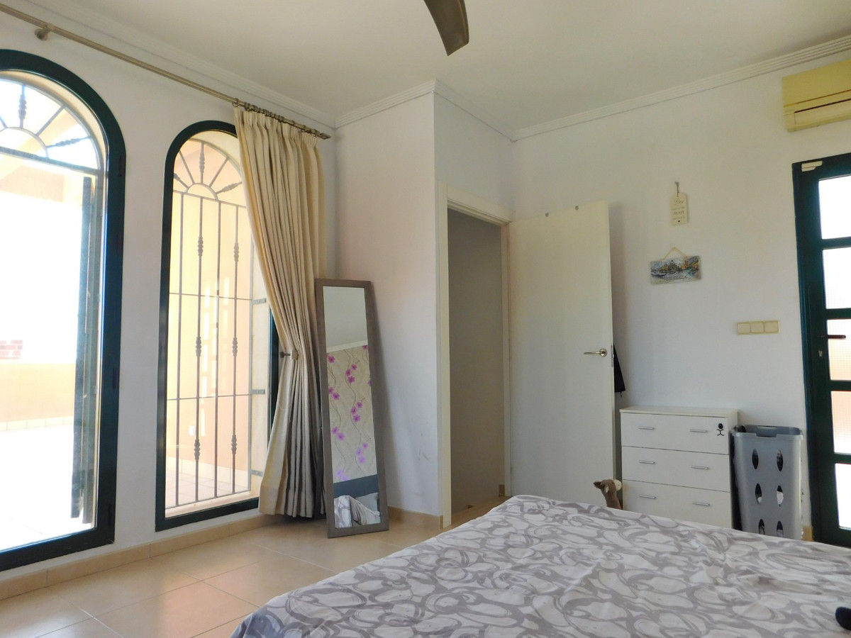 Se vende Villa - Chalet de 4 dormitorios en Costa Blanca, Alicante, España