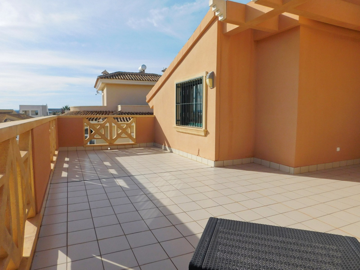 Se vende Villa - Chalet de 4 dormitorios en Costa Blanca, Alicante, España