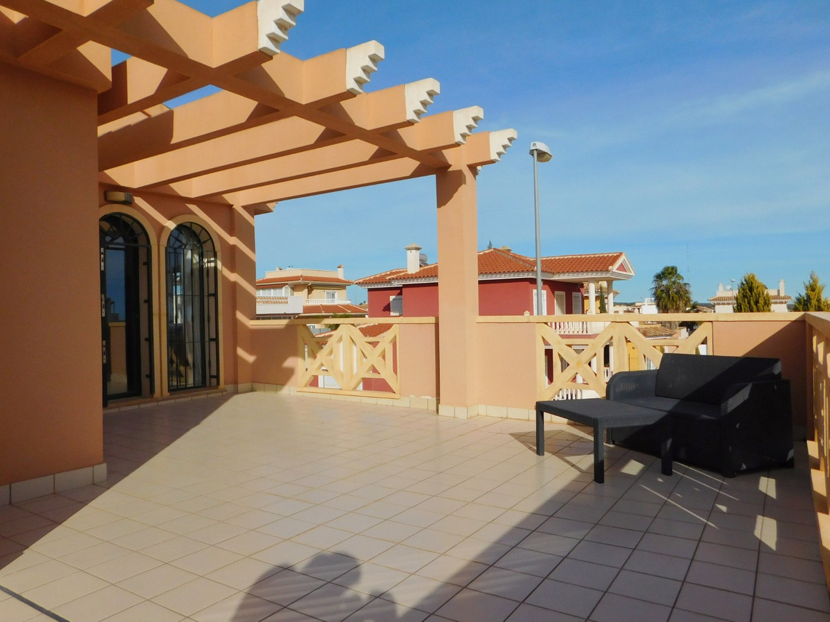 Se vende Villa - Chalet de 4 dormitorios en Costa Blanca, Alicante, España