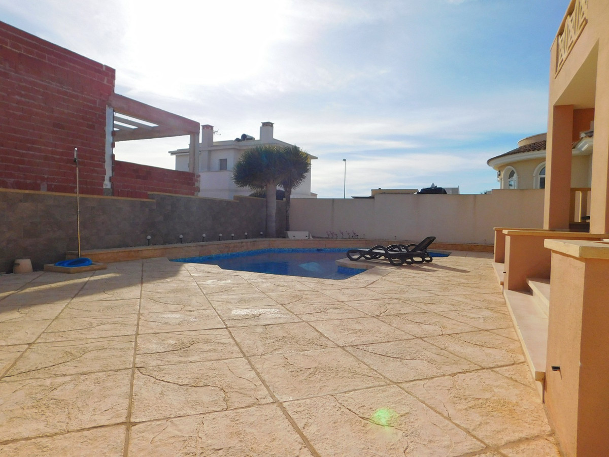 Se vende Villa - Chalet de 4 dormitorios en Costa Blanca, Alicante, España