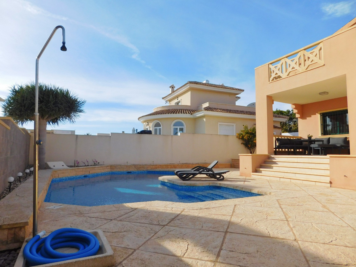 Se vende Villa - Chalet de 4 dormitorios en Costa Blanca, Alicante, España