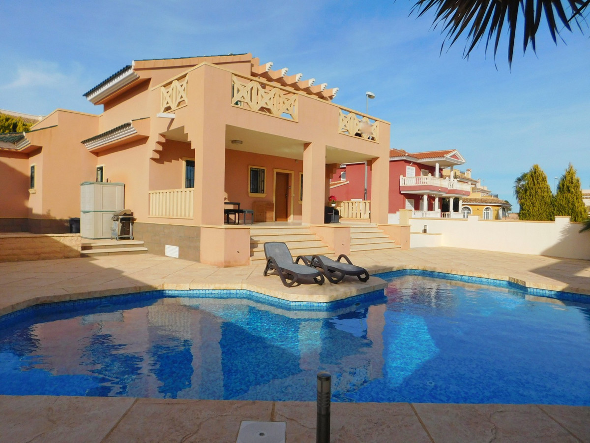 Se vende Villa - Chalet de 4 dormitorios en Costa Blanca, Alicante, España