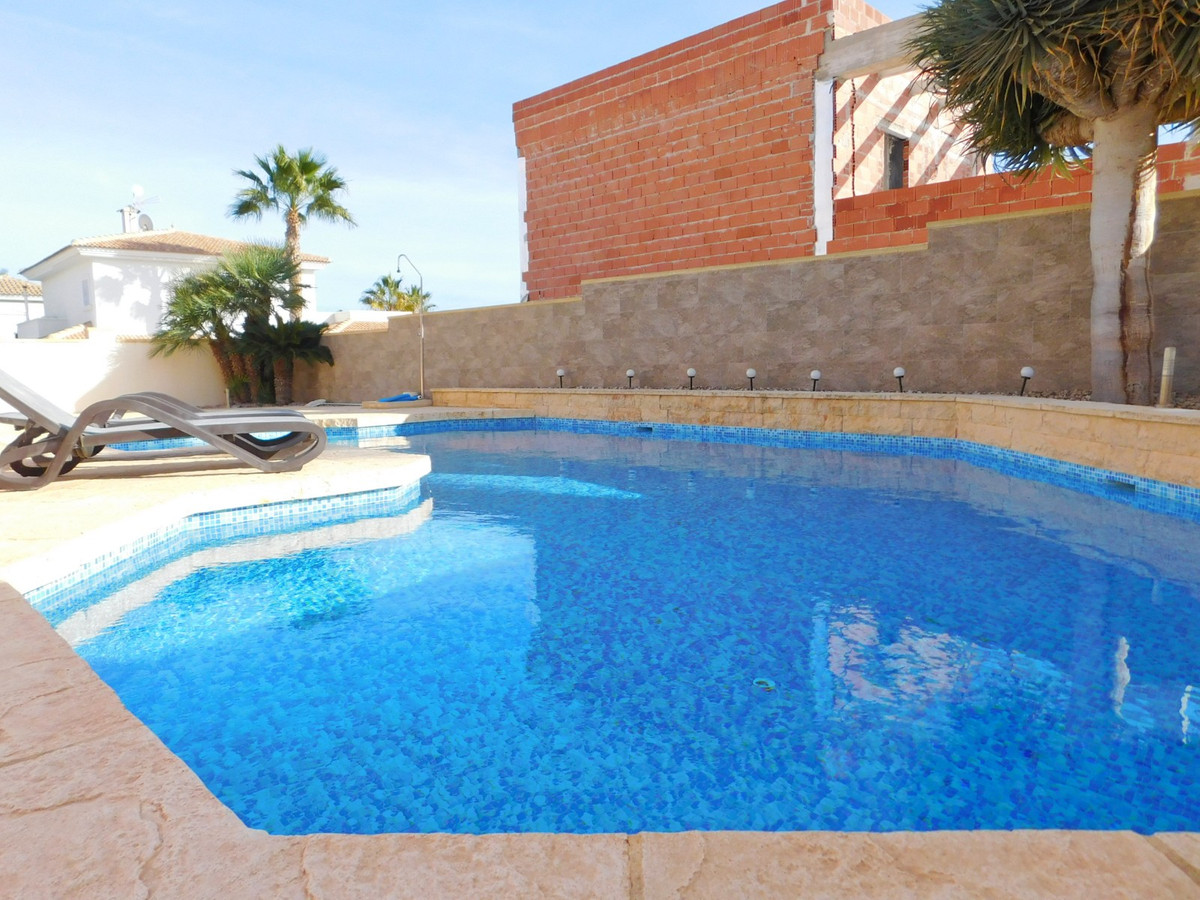 Se vende Villa - Chalet de 4 dormitorios en Costa Blanca, Alicante, España