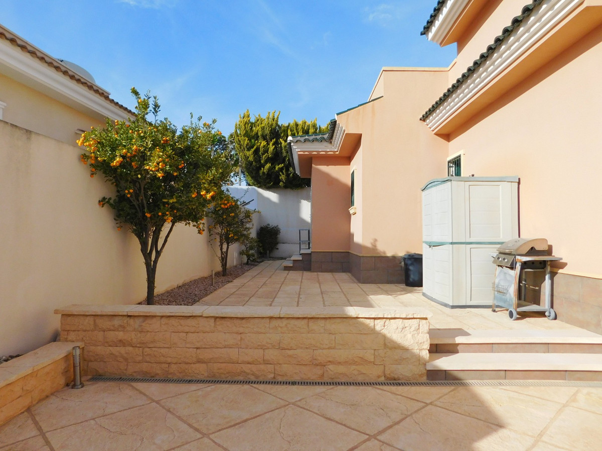 Se vende Villa - Chalet de 4 dormitorios en Costa Blanca, Alicante, España
