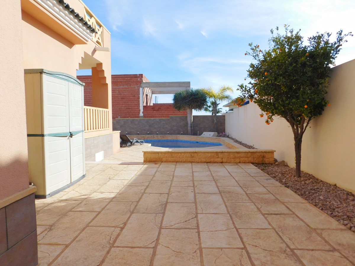 Se vende Villa - Chalet de 4 dormitorios en Costa Blanca, Alicante, España