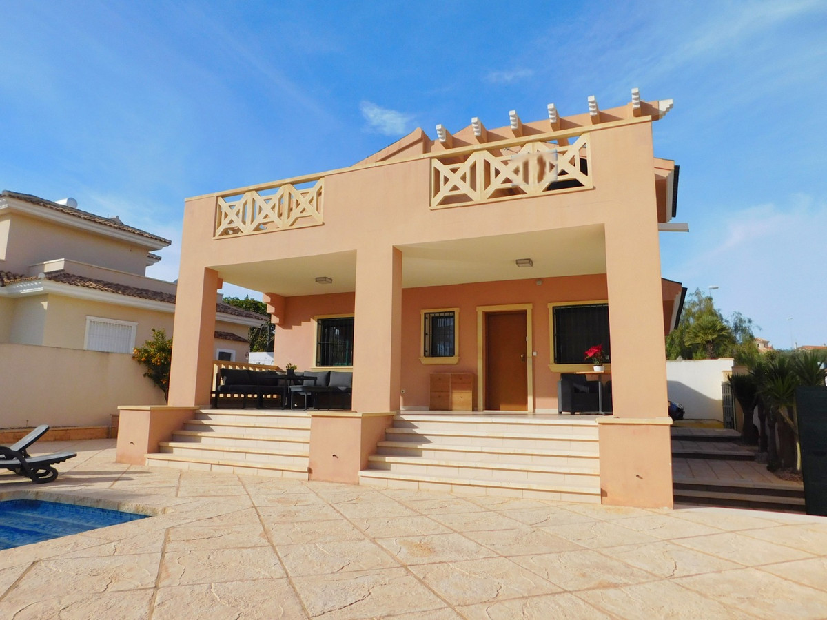 Se vende Villa - Chalet de 4 dormitorios en Costa Blanca, Alicante, España