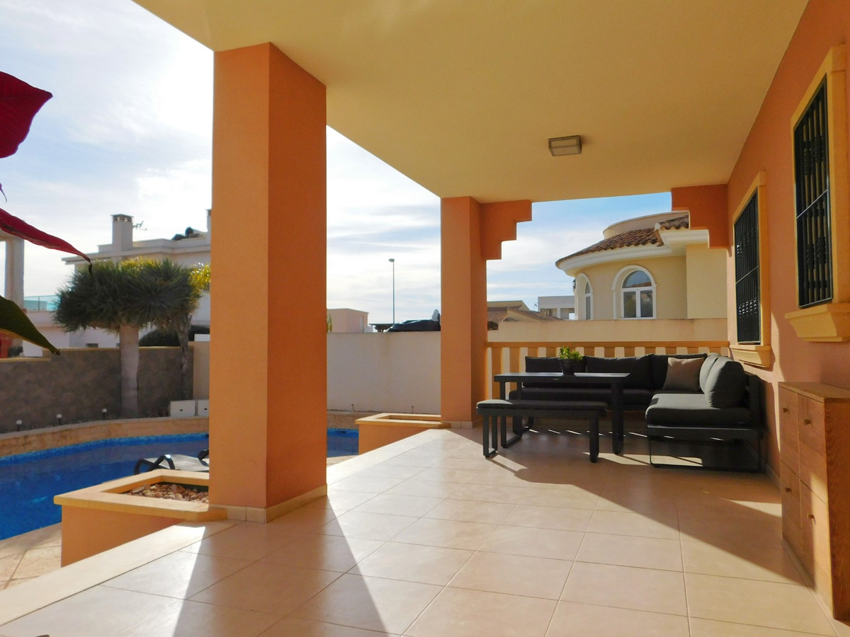 Se vende Villa - Chalet de 4 dormitorios en Costa Blanca, Alicante, España