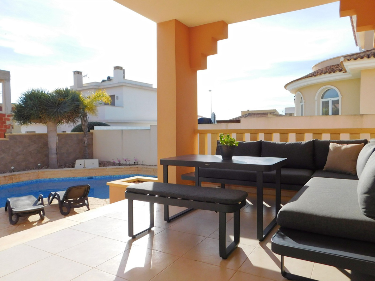 Se vende Villa - Chalet de 4 dormitorios en Costa Blanca, Alicante, España