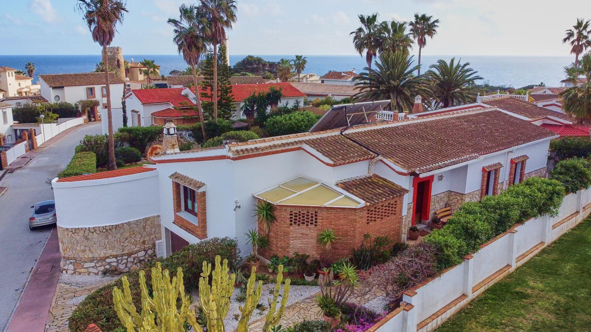 Se vende Villa - Chalet de 4 dormitorios en Costa Del Sol, Málaga, España
