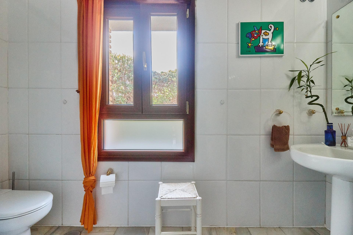 Se vende Villa - Chalet de 4 dormitorios en Costa Del Sol, Málaga, España