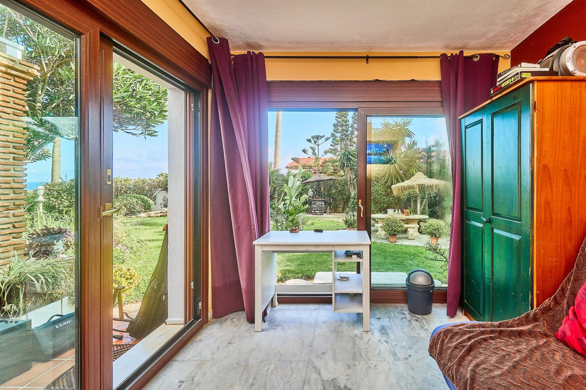Se vende Villa - Chalet de 4 dormitorios en Costa Del Sol, Málaga, España