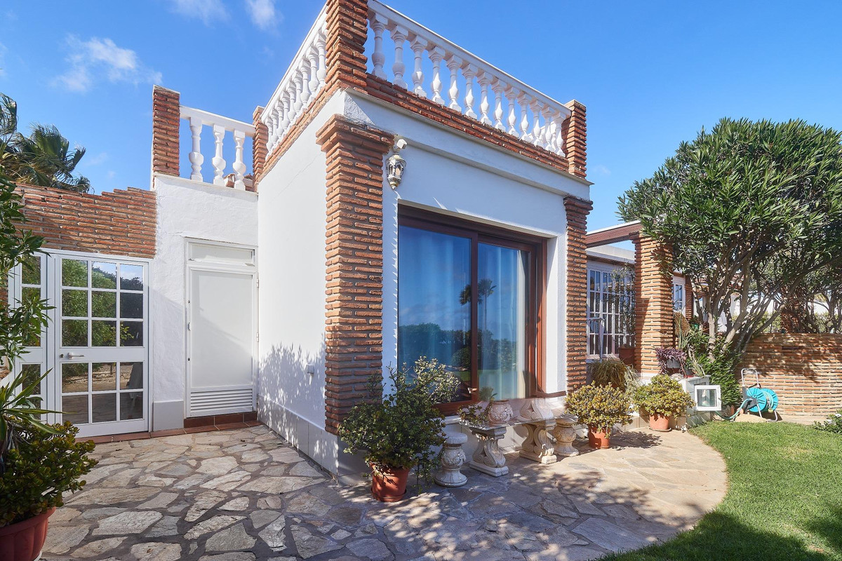 Se vende Villa - Chalet de 4 dormitorios en Costa Del Sol, Málaga, España