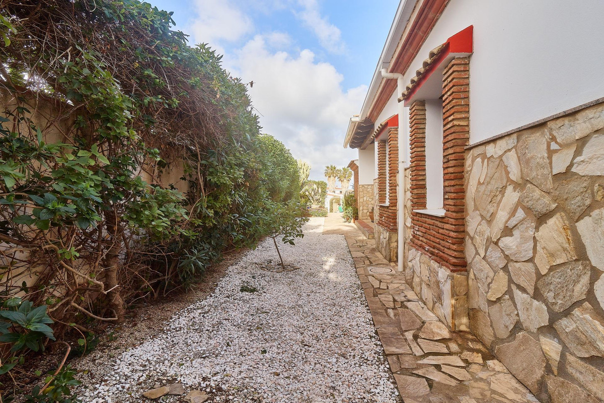 Se vende Villa - Chalet de 4 dormitorios en Costa Del Sol, Málaga, España