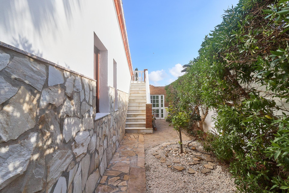 Se vende Villa - Chalet de 4 dormitorios en Costa Del Sol, Málaga, España