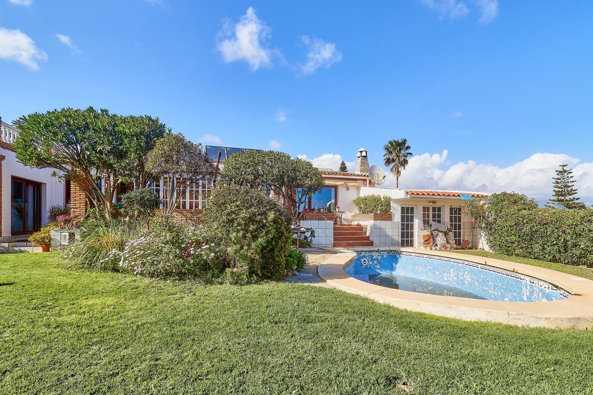 Se vende Villa - Chalet de 4 dormitorios en Costa Del Sol, Málaga, España
