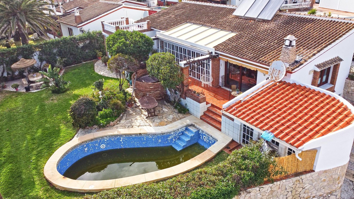 Se vende Villa - Chalet de 4 dormitorios en Costa Del Sol, Málaga, España